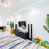 Отель Luxurious - Pool Table - Games Room - Free Parking, фото 20