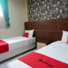 Отель RedDoorz Plus Syariah near Laweyan Solo, фото 18