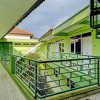 Отель SPOT ON 91325 Pondok Hijau Guest House Syariah, фото 11