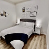 Отель Brand New, Top Floor Condo Downtown, фото 8