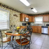 Отель Smokey's Hideout - One Bedroom Cabin, фото 11