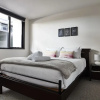 Отель Sleek Arthouse Apartment With Pool Close to City, фото 5
