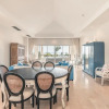 Отель Open and Bright Beachfront Apt at Aquamarina F34, фото 10