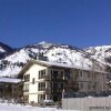 Отель Rendezvous Mountain Rentals & Management в Муз-Уилсон-Роуд
