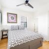 Отель East Downtown 3BR Condo w Fast Wifi and Sleeps 8, фото 3