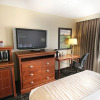 Отель C'mon Inn Hotel & Suites, фото 4