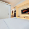 Отель Homey And Minimalist Studio Apartment B Residence, фото 7