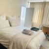 Отель Spacious 1 Bedroom Apartment in Johannesburg, фото 1