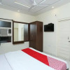 Отель OYO 16520 Green's Hotel, фото 3