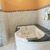 Отель YanceyLargo- 4BR Villa Jacuzzi & Mountain Views by RedAwning, фото 7