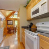 Отель Enchanted View Lodge, 3 Bedrooms, Sleeps 10, Pool Access, Mountain View, фото 7