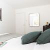 Отель The Kensington Grove - Stylish 2BDR Flat with Private Patio, фото 6