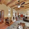 Отель Alfreds Hacienda & Casita W/ Hot Tub & Fireplaces 4 Bedroom Home, фото 10