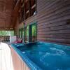 Отель Zen Bear Retreat - One Bedroom Cabin, фото 11