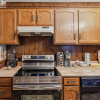 Отель Niagara Falls Getaway: Perfect Place To Unwind 2 Bedroom Home by RedAwning, фото 14