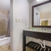 Отель Econo Lodge Airport near Billy Graham Parkway, фото 9