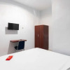 Отель Reddoorz Plus Near Stasiun Tvri Surabaya, фото 16