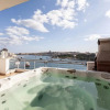 Отель Luxury APT with HOT TUB & BBQ with Valletta views by 360 Estates, фото 16