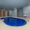 Отель Mountain Sunrise Pool Cottage, фото 18