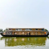 Отель OYO 29757 Amare Deluxe Houseboat, фото 1