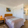 Отель Waikiki Banyan, Pool, Free Parking, Sauna, Jacuzzi, WiFi, BBQ, AC,, фото 4