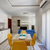 Отель Modern Apartment Just off the Promenade, фото 4