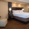 Отель Holiday Inn Express & Suites San Antonio Medical-Six Flags, an IHG Hotel, фото 3