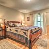 Отель Log Cabin w/ Deck & Hot Tub: 5 Mi to Dollywood!, фото 6