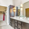 Отель Downtown Coeur D'alene Townhome w/ 2 Balconies!, фото 11
