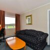 Отель Canada's Best Value Inn & Suites, фото 6