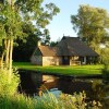 Отель Thatched villa with a dishwasher at Giethoorn, фото 2