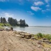 Отель Waterfront Coos Bay Retreat w/ Boat Ramp, Kayaks!, фото 16