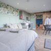 Отель The Caswell Bay Hide Out - 1 Bed Cabin - Landimore, фото 7