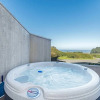 Отель Viglione Fireplace, Hot Tub, & Ocean Views, фото 15