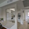 Отель 102 -fully Furnished 1BR Suite-prime Location! by Redawning, фото 13