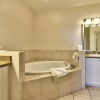 Отель Genoa Vacation Rental: Stylish 2-BR Condo with Golf & Lake Views. Resort-Style Pool, Hot Tub, and Ea, фото 9