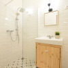 Отель Hi5 Apartments - Chain Bridge, фото 7
