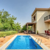 Отель Beautiful Large 4 B/R Villa W/ Pool Jumeirah Island, фото 16