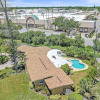 Отель Paradise Palace 4 Bedroom Home by RedAwning, фото 29