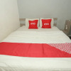 Отель OYO 92318 Elis Rooms, фото 9