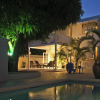 Отель This Enchanting 3 Bedroom, 2 Bathroom Townhouse is Nestled Mere Moments Away fro, фото 1