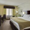Отель Holiday Inn Express Hotel and Suites, фото 4