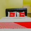 Отель Hj. Aniek Residence by OYO Rooms, фото 5