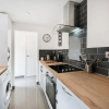 Отель Cambridge House Luton - Inhabit Short Stays, фото 12