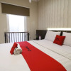 Отель RedDoorz Plus @ Airlangga Mataram, фото 22