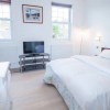 Отель Stunning Split Level Spacious Studio Flat, фото 4