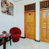 Отель Super OYO Capital O 90497 Navaya Guest House, фото 6