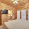 Отель King Of The Mountain 3 Bedroom Cabin, фото 2