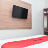 Отель RedDoorz Plus near Malang Town Square, фото 2