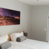 Отель Small Cottage With sep Bedroom, Specious Bathroom, Lounge and Open-plan Kitchen, фото 5
